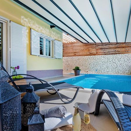 Luxury Villa Lelu With Heated Saltwater Pool, Parking, High Speed Internet, Bbq, Zrnovnica Екстер'єр фото