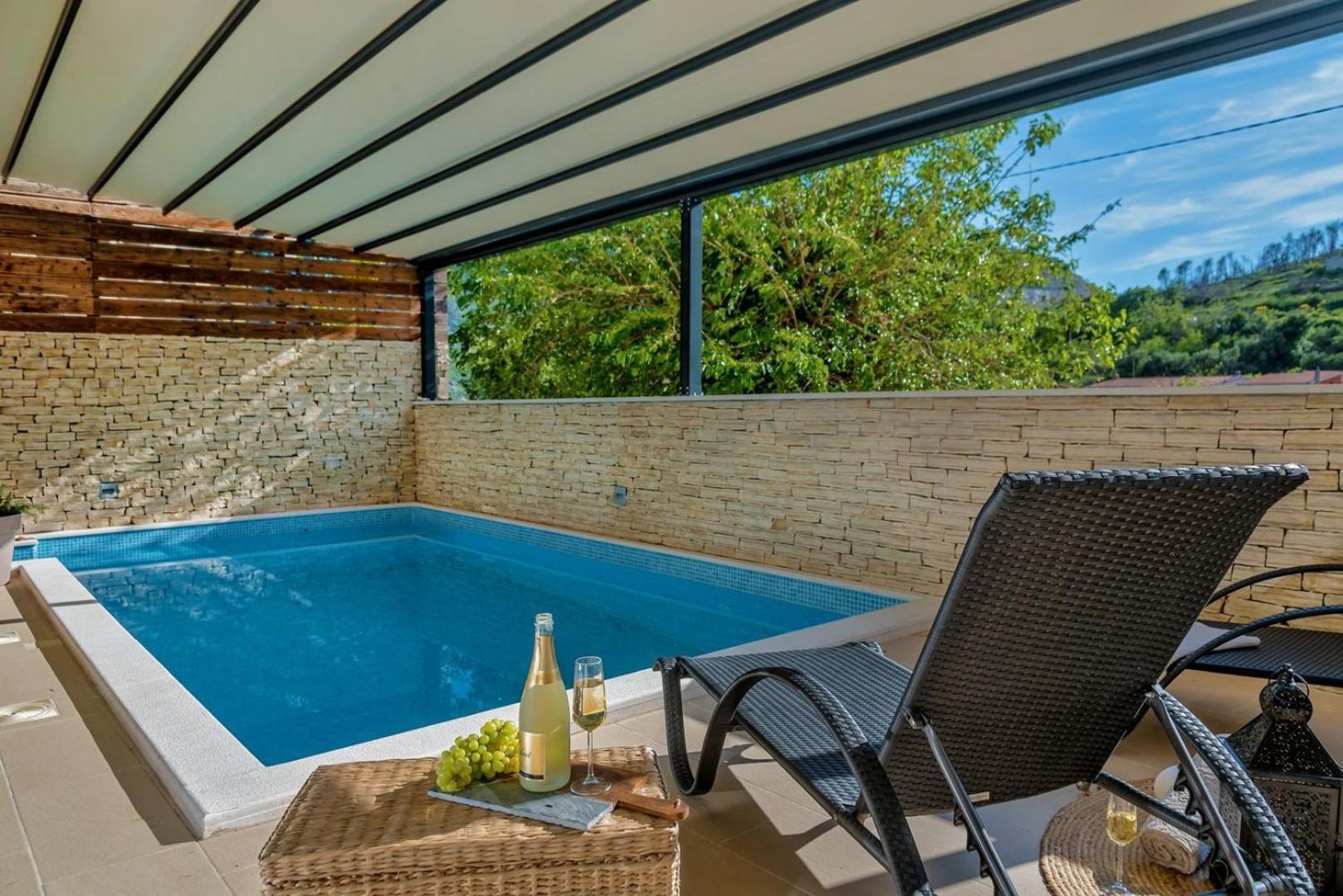 Luxury Villa Lelu With Heated Saltwater Pool, Parking, High Speed Internet, Bbq, Zrnovnica Екстер'єр фото